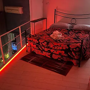 https://delizioso-monolocale-soppalcato.it-romehotels.com